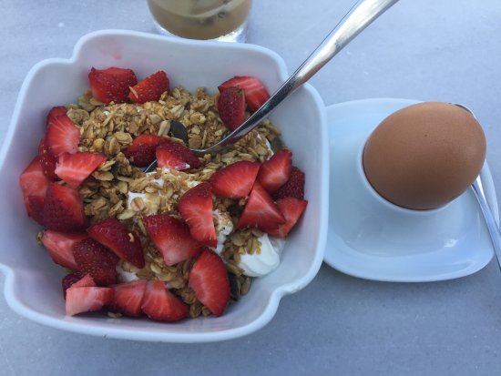 Granola & Yogurt Breakfast Combo